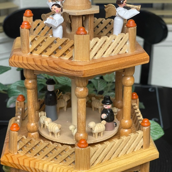 house of lloyd Holiday Christmas Nativity Windmill Carousel Pyramid